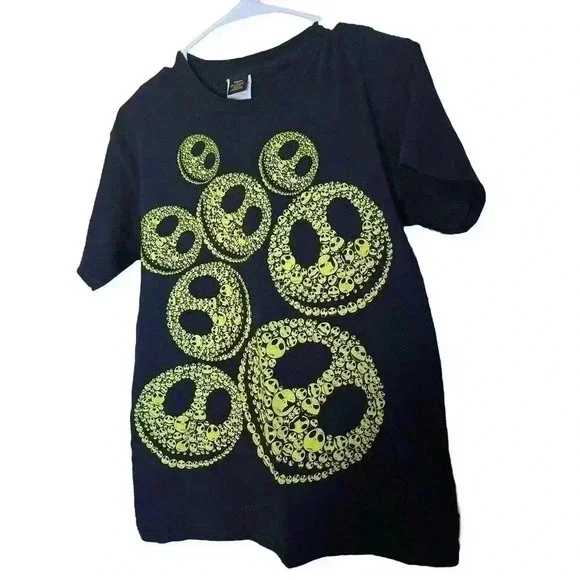 TIM BURTON'S THE NIGHT BEFORE CHRISTMAS BLACK TEE SIZE SMALL - Picture 1 of 2